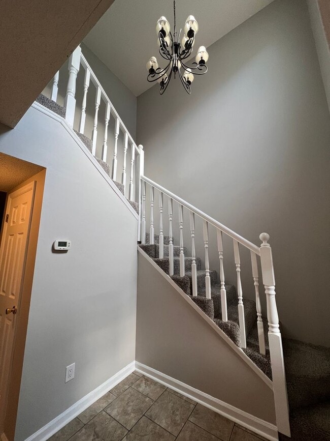 Photo - 561 Heritage Ct