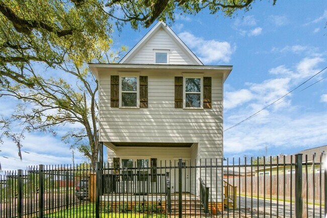 Photo - 120 Drennan St Unit 1