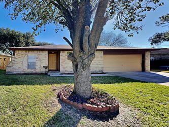 Photo - 100 Maple Leaf Dr