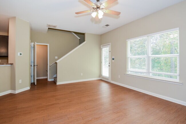 Photo - 504 Hill Crest Cir
