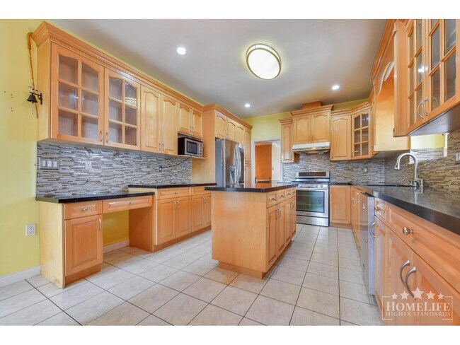 Photo - 13470-1365A 65a Ave