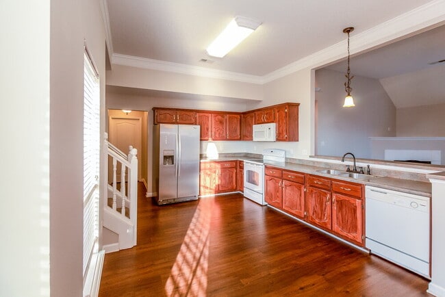 Photo - 2104 Eubanks Ln