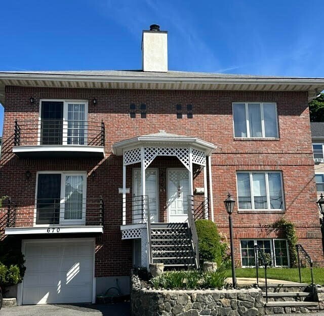 Building Photo - 670 Humphrey St Unit 1