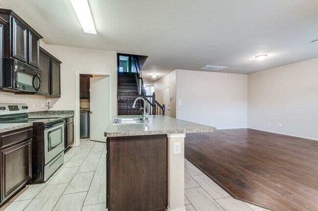 Photo - Three Bed, Two Bath Half Duplex near Mesquite Airport, Available Feb 10th.