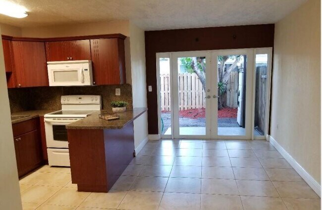 Building Photo - 3680 SW 59th Ave Unit 8