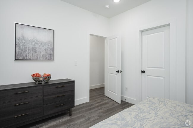 3BR, 2.5BA - 1366SF