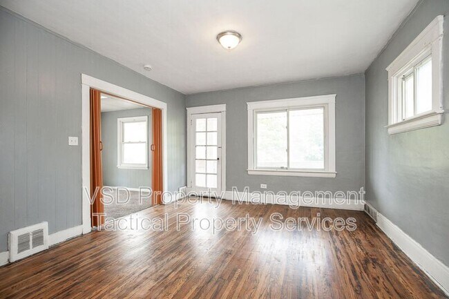 6924 Claasen Ave Unit Up