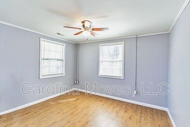 Photo - 304 Churchill Cir