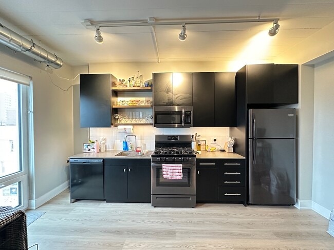 Photo - 941 W Belmont Ave Unit 804