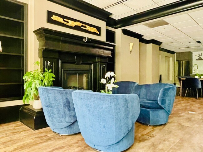 Photo - 10 E Ontario St