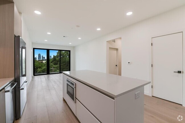 Building Photo - 2209 S 1st St Unit 307 Rental