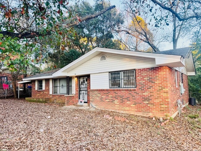 Photo - 3 Bed 1.5 Bath Home In Morningview *** Call 334-366-9198 to Schedule a Self Tour!