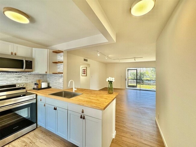 Photo - 715 Gardens Dr