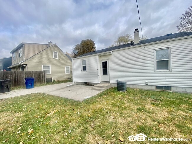 Photo - 3822 52nd St