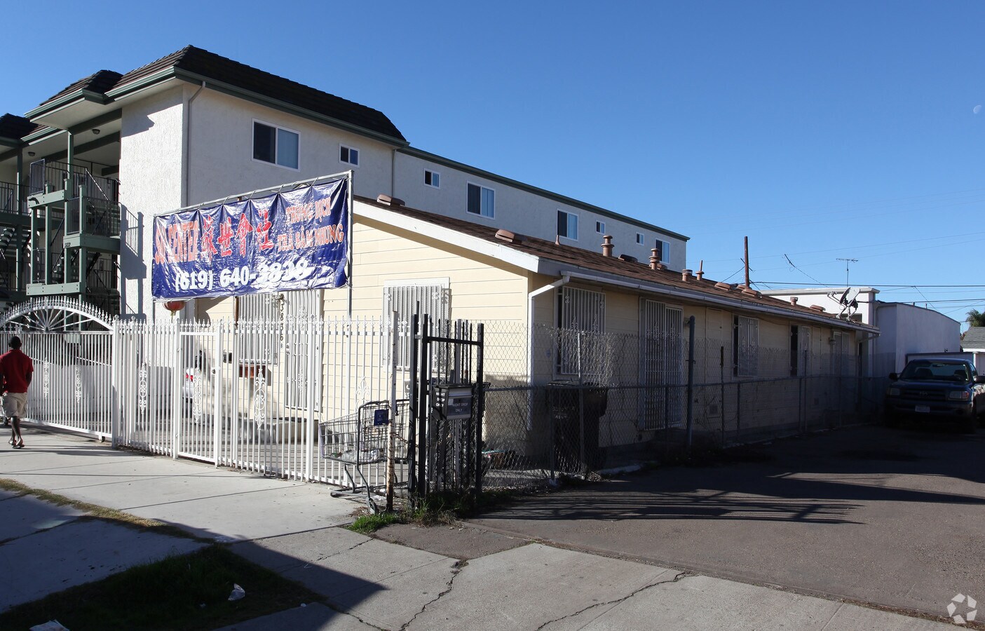 Primary Photo - 3838-3840 43rd St Apartments