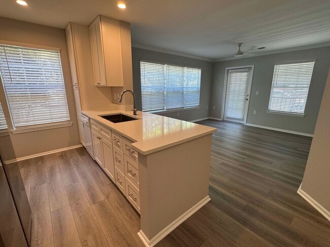 Building Photo - Beautifully Updated 1st Floor One Bedroom Condo at The Reserve at Woodbridge-Near Shopping & Medi...