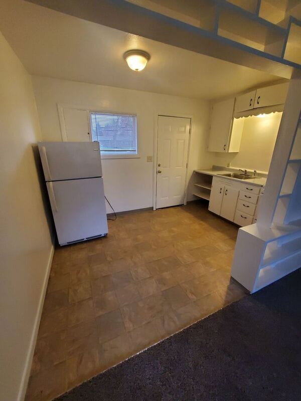 Photo - 906 Fir St S