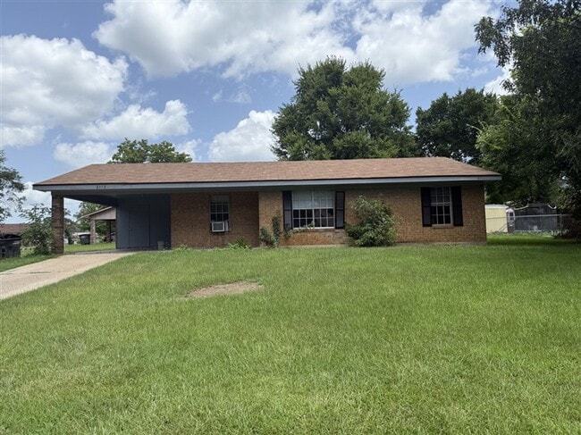 Building Photo - **Updated 3-Bedroom Home for Rent – Cousha...