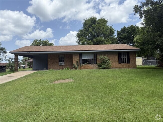 Building Photo - **Updated 3-Bedroom Home for Rent – Cousha...