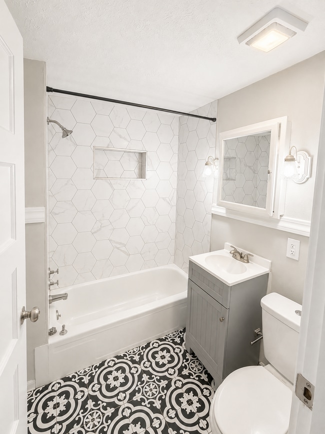 Photo - 707 Woodland Ave