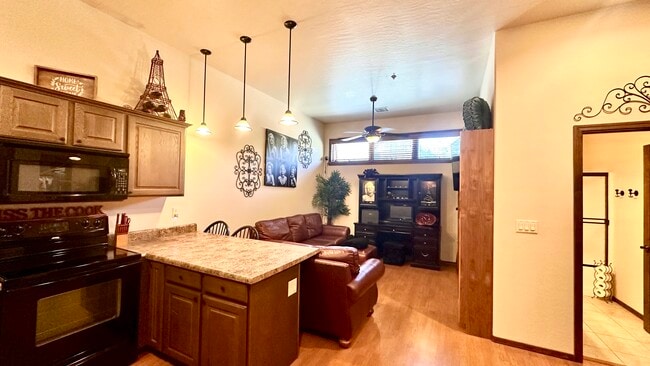 Photo - 2450 S White Mountain Rd Unidad Apt A