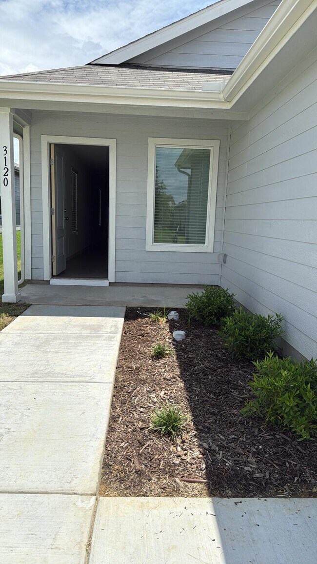 Photo - 3120 Tokara St