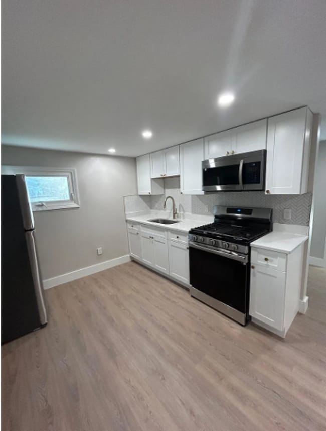 Photo - 2 Dupont Cir Unit 3