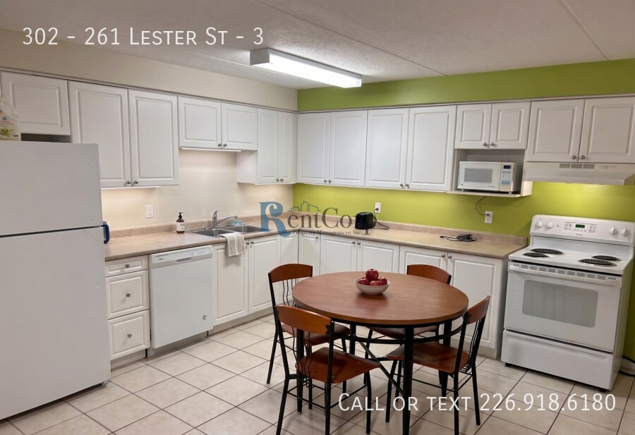 Photo - 261-261 Lester St