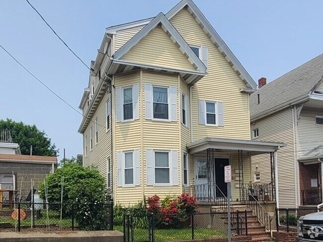 Building Photo - 26-28 Leyden St Unit 3 Rental