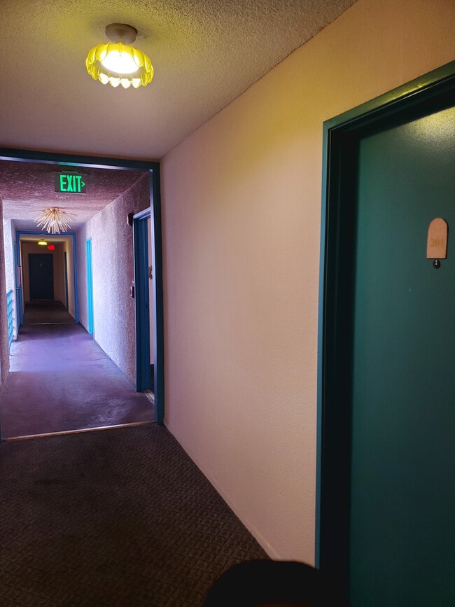 pasillo segundo piso - Swan Court Apartments