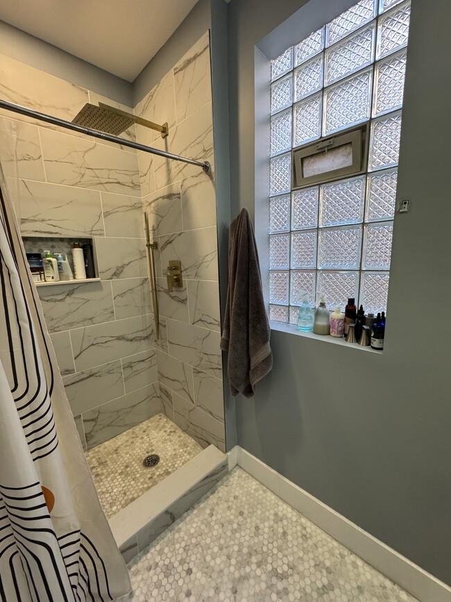 Photo - 2440 W Augusta Blvd Unidad 2
