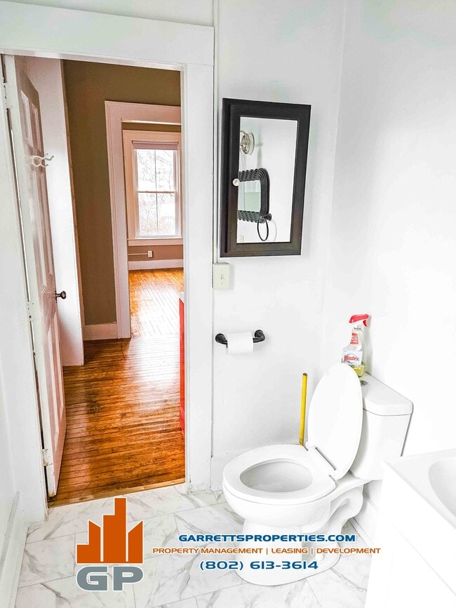 Photo - 31 E State St Unidad 2