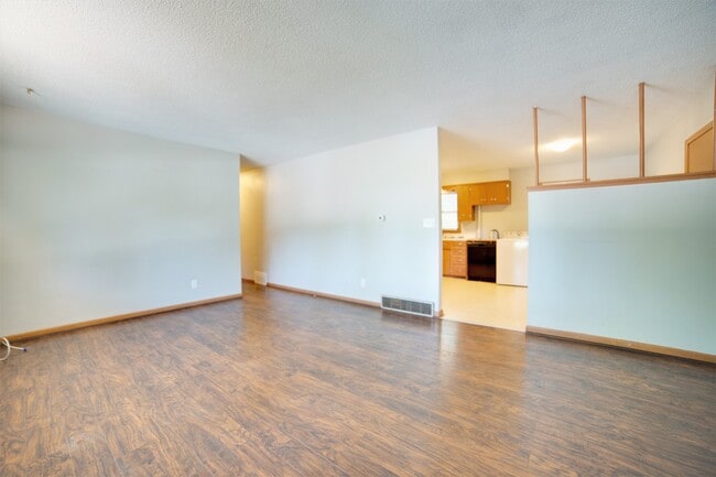 Photo - Beedle Duplex (231/233) Unit 231
