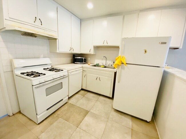 Photo - 2300 Oak St Unit 5