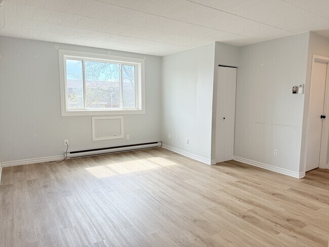 Photo - 360 Tecumseh Rd W Unit 307
