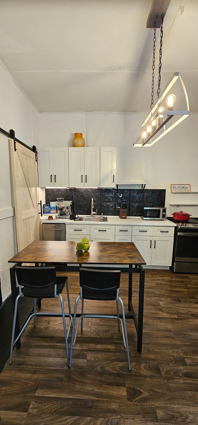Photo - 607 Gaskill St SE Unit B