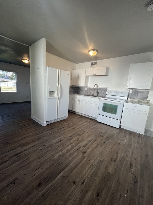 Photo - 715 St Barbara Ln