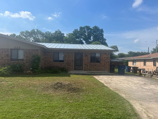 Building Photo - Charming 2-Bedroom Home in New Braunfels, ...