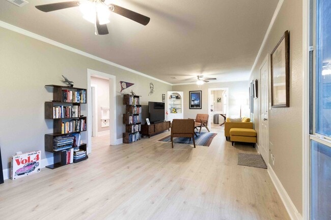 Photo - Charming 3 bedroom/ 2 Bathroom house in Br...