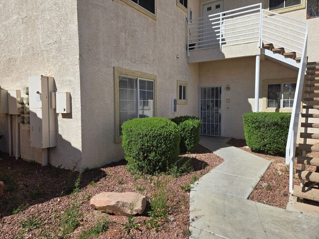 Photo - Beautiful 2 Bedroom Condo with Garage!
