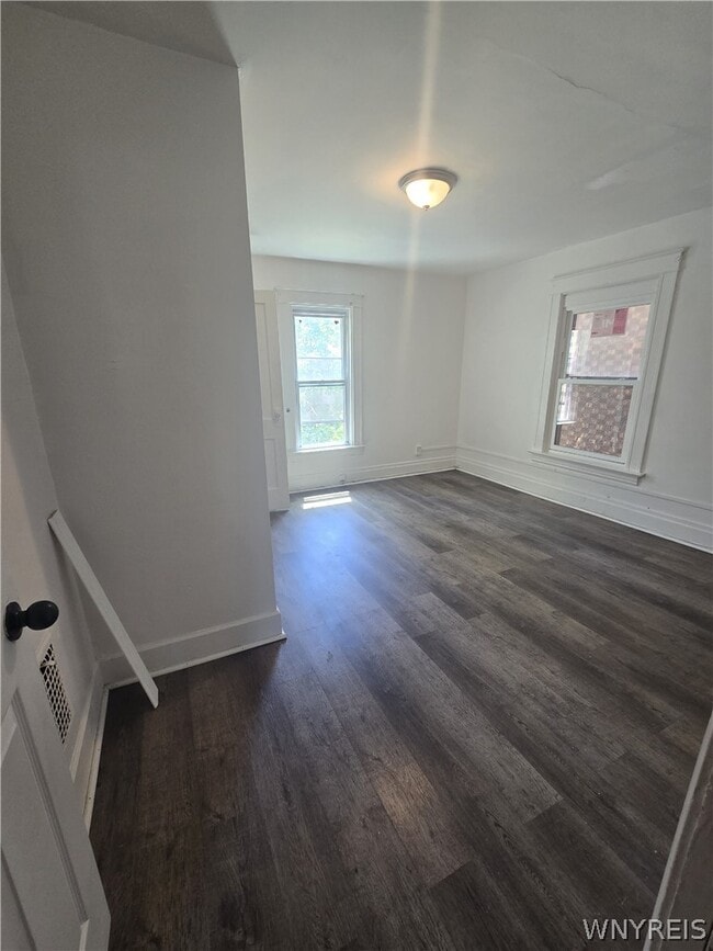 Photo - 1935 Niagara St
