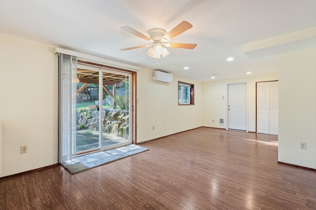 Photo - 415 N 179th Pl