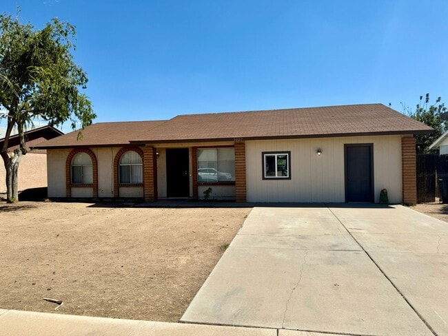 Building Photo - Fantastic 3 Bedroom/2 Bath Single Level Home! Schedule a Showing Today!