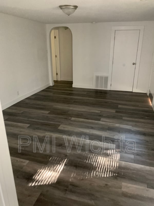 Photo - 208 N Ash St