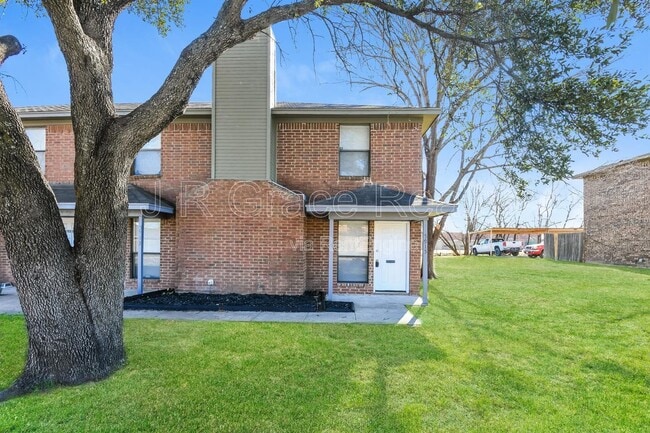 Building Photo - 5915 Shadydell Dr