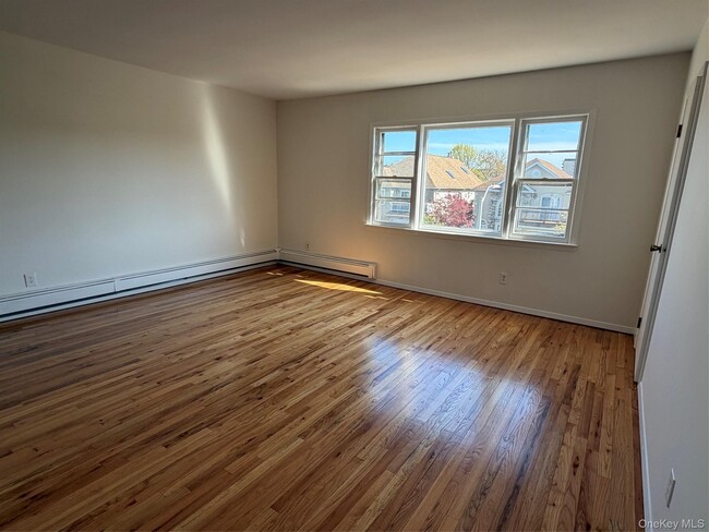 Photo - 561 E Olive St Unit Upstairs