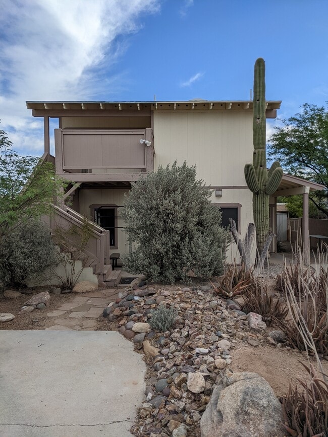 Photo - 4747 E 1st St Unit Upstairs