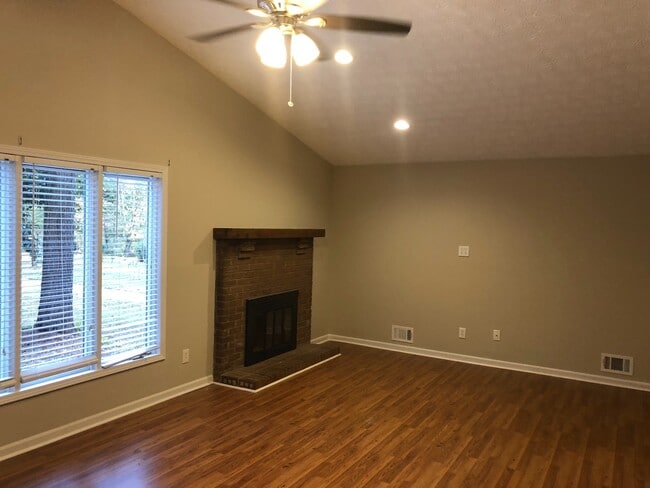 Photo - 3/2 Ranch w/ Large 2 Car Garage and Fenced in Backyard on Private Cul-De-Sac!