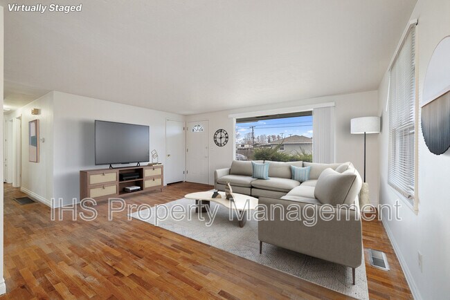 Photo - 1555 W Pearl St House