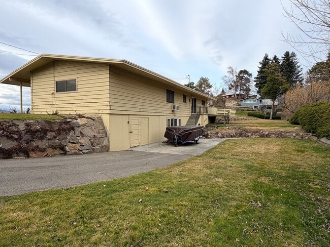 Photo - Country like setting! Spacious 3+ bed/ 1.5 bath house with garage, large yard, private deck and a...